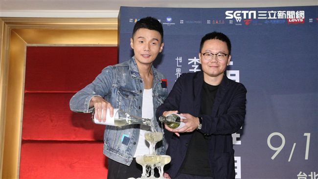 李榮浩霸吻楊丞琳　慶功宴羞喊都怪我