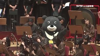「熊讚」客串國樂表演　變超萌指揮家