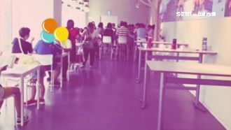 一群人挪光椅子「霸位」　業者這麼說