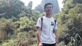 大陸,廣東,甘肅,3分鐘灌6杯雞尾酒就免費！19歲男大生加油聲中喝完暴斃(圖/翻攝自中國青年報微博)