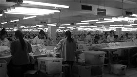 平價,血汗,低價,售價,女工,
https://www.flickr.com/photos/edwinylee/2879390778/in/photolist-Von7Ew-w3wBp-bst4yY-5orCyA-gwmAC2-Vvgqtx-UamFQW-V9GLVu-gwmN7H-bqsNAV-VCG96v-g1EDcJ-TqqCxV-bH3YyR-bQZBP6-5orCVj-hMm8S8-9C