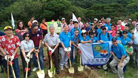國際扶輪3482地區響應地球日活動推動地區「一人一樹」活動。（國際扶輪提供）