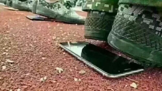 陸新生上軍訓課　全體拼命就為保手機