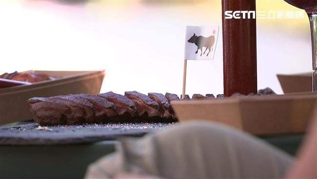 澳戰斧牛到府現烤　要價3萬吸高端客