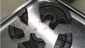 德國,健身,健身房,槓片,舉重,壓重,意外,生殖器,陰莖　圖／翻攝自臉書