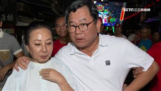 被摟肩很不舒服！張花冠告陳明文性騷