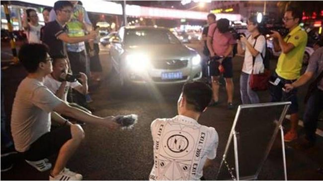 駕駛愛亂開遠燈　陸罰體驗強光30秒