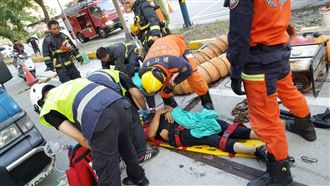 八里工人疑失足　墜10米汙水井身亡