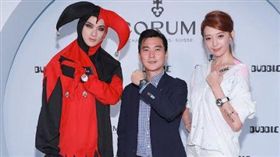 CORUM崑崙錶再掀泡泡旋風，找來名模畫家王心恬現場作畫，還有名模王庭勻化身小丑站台。