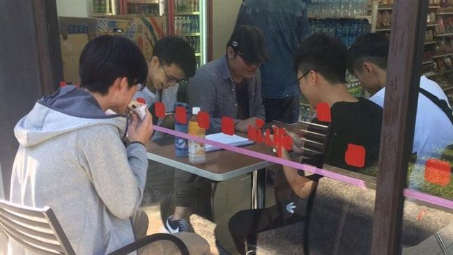 大學邊緣人求溫暖…這樣吃飯網友笑噴