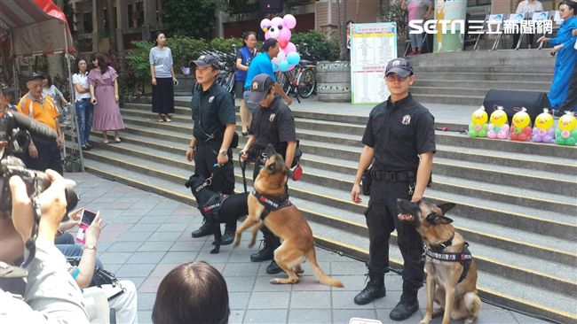 反毒園遊會警犬好吸睛　民眾搶拍打卡