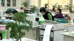 「請假精算師」公僕3年上7天班領36萬　-公務員-上班族-辦公室-