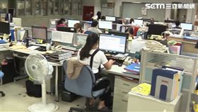 「請假精算師」公僕3年上7天班領36萬　-公務員-上班族-辦公室-OL-