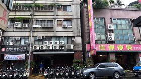 罹患精神疾病的陳男，因細故與妹妹發生口角，他竟持菜刀猛砍妹妹頸部，造成妹妹鮮血直噴而亡（楊忠翰攝）