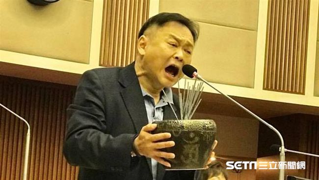 批柯「政治版妙禪」 王世堅送香爐
