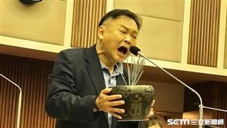 批柯「政治版妙禪」 王世堅送香爐