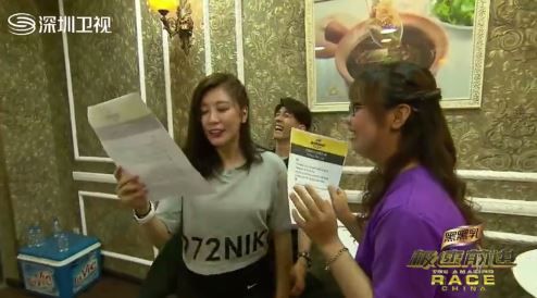 賈靜雯開金口唱歌　修杰楷竟笑到癱軟