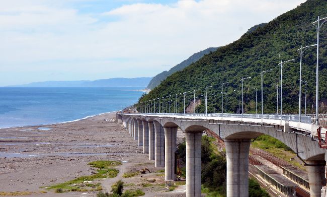 最美海景「金崙大橋」濺血！翁跳橋亡