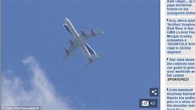 英國,飛機,客機,敦希斯路機場,維珍航空,英國航空（圖／翻攝自Daily Mail）
http://www.dailymail.co.uk/news/article-4893526/Moment-two-planes-nearly-collide-come-Heathrow.html