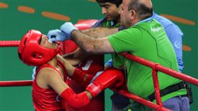 ▲中華隊女子泰拳選手洪巧恩遭土庫曼選手重擊。（圖／體記協會提供）
