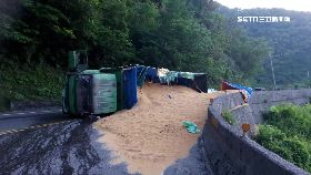 大貨車翻覆0930