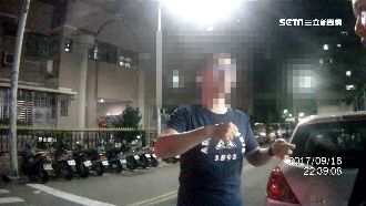 見夫妻吵架報警　男反遭夫追打搶手機