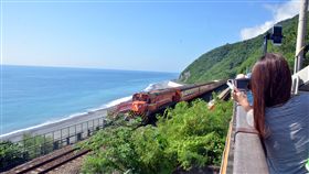 最美火車站　多良車站暫封閉3個月被鐵道迷譽為最美麗的火車站的台東多良火車站，因改善工程，觀景台從10月1日起封閉至12月31日，在地村民仍可正常通行。（檔案照片）中央社記者盧太城台東攝  106年9月20日