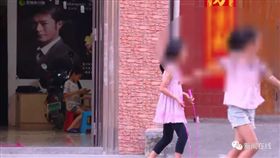 中國大陸,國小,小學,書包,猥褻,性侵(圖/微博 http://mp.weixin.qq.com/s?__biz=MzA5MjI5NzkyNA==&mid=2652181292&idx=2&sn=6cf2cc8be7ecde677ebfcb45e9b824d2)