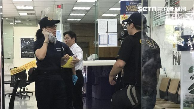 持刀挾持女客戶　蒙面歹徒搶走30萬