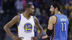 Kevin Durant與Enes Kanter‏（ap）