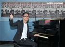 羅大佑2017巡迴演唱會「當年離家的年輕人」，與台大合唱團合作，演唱會找來120位台大同學擔任嘉賓。（記者邱榮吉/攝影）