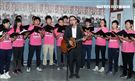 羅大佑2017巡迴演唱會「當年離家的年輕人」，與台大合唱團合作，演唱會找來120位台大同學擔任嘉賓。（記者邱榮吉/攝影）