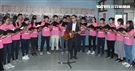羅大佑2017巡迴演唱會「當年離家的年輕人」，與台大合唱團合作，演唱會找來120位台大同學擔任嘉賓。（記者邱榮吉/攝影）