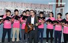 羅大佑2017巡迴演唱會「當年離家的年輕人」，與台大合唱團合作，演唱會找來120位台大同學擔任嘉賓。（記者邱榮吉/攝影）
