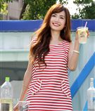 翁姿蔓化身調酒師，教你輕鬆調出高粱酒特調。（記者邱榮吉/攝影）（開車不喝酒）