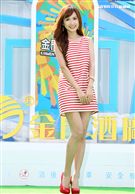 翁姿蔓化身調酒師，教你輕鬆調出高粱酒特調。（記者邱榮吉/攝影）（開車不喝酒）