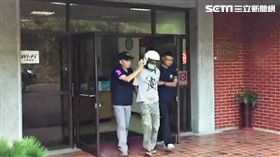 胡翁發現保育類的食蛇龜，一台斤賣價高達2千元，遂天天前往山區捕龜，卻遭到警方逮獲，訊後依違反動保法送辦（翻攝畫面）