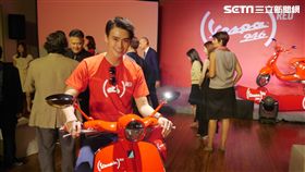 (Vespa 946) RED 愛心紅色　公益　義大利　葉立斌攝