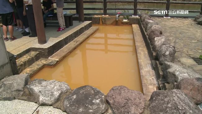 金山挖出溫泉水　髒泥竟是「黃金湯」