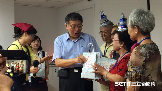 不去交接跑共餐　柯被問缺席這樣說