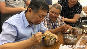 柯文哲出席老人共餐 盧冠妃攝