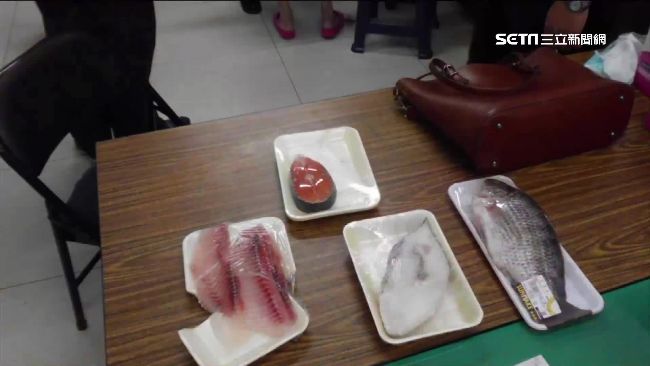 商品藏感應器防盜　婦人撕條碼仍被逮