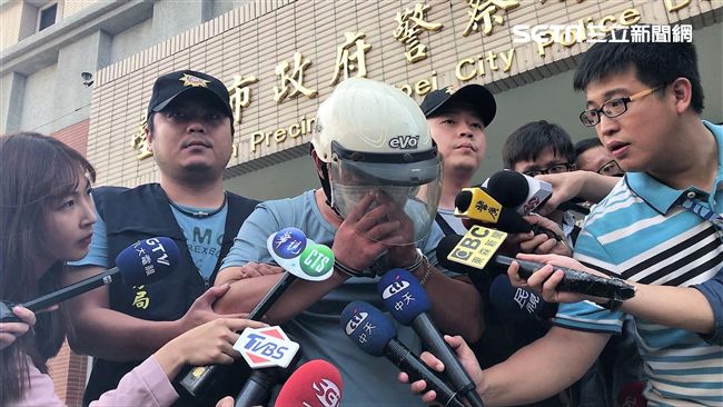 無業男持刀搶銀行　母溫言苦勸下投案