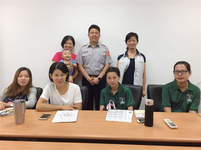 不讓新手爸媽心慌　淡水警特辦講座