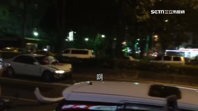多妻男為愛失控！開車撞小三開槍洩憤