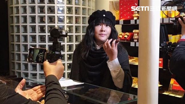 唐綺陽遊法遭搶　照樣當吃貨沒在怕
