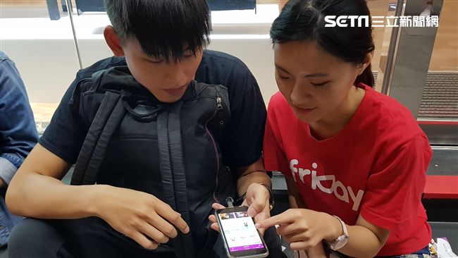 i8開賣倒數　果粉出沒信義區