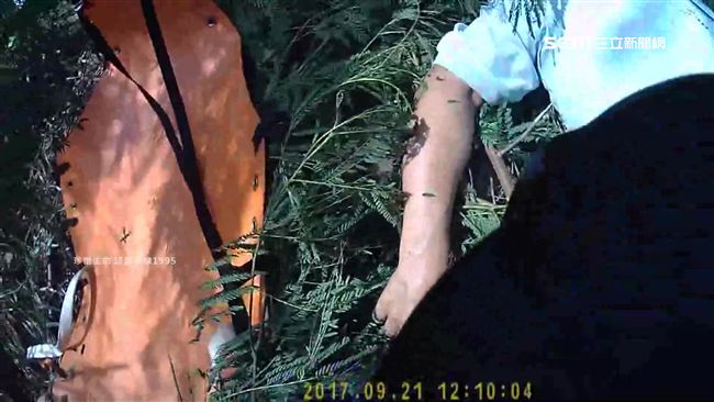 老夫妻開車吵架鬧翻　尪竟當妻面跳橋