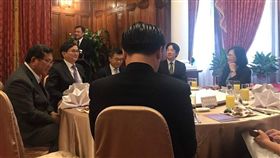 陳明文與蔡英文午宴_https://www.facebook.com/chenminwen/photos/a.499968350257.390726.423264790257/10159362560150258/?type=3&theater