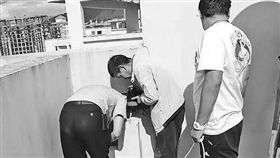 大陸雲南9歲賊偷手機，不要金項鍊丟煙囪（圖／翻攝自雲南網）